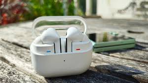 Samsung Galaxy Buds 3 Pro - white and Black